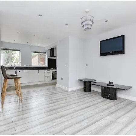 3 Bedroom House In Loughborough Exterior photo