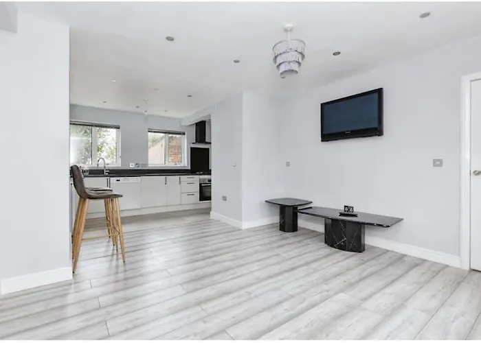 3 Bedroom House In Loughborough