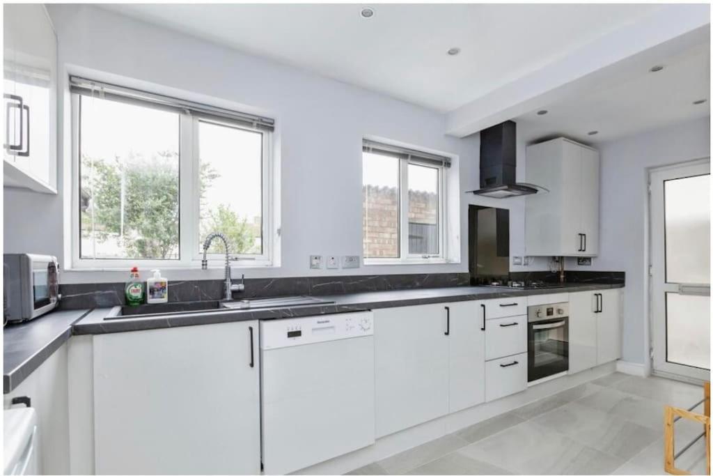 3 Bedroom House In Appartamento Loughborough